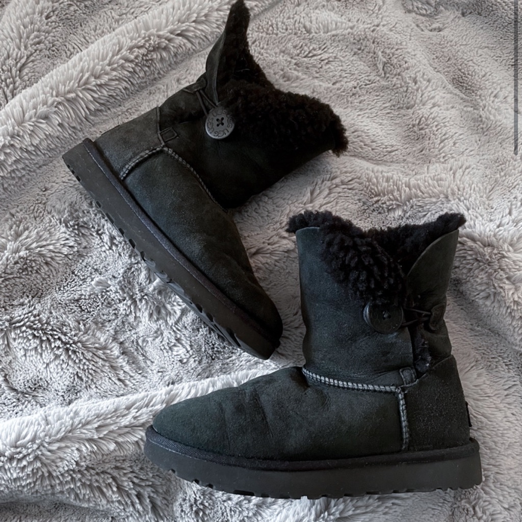 Bailey Button Uggs Black